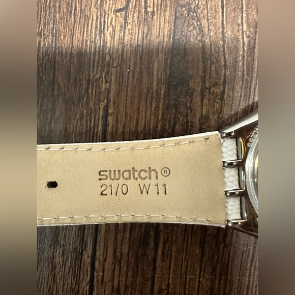 VGUC Swatch White Women’s Watch - Picture 6 of 9